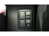 『EVモード』はモーターのみで走行しガソリンを消費しないハイブリッド車ならではの環境にも優しい走行です