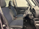 ゆったりと座れる運転席シートですのでストレスなく運転が出来ますよ!