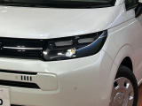 【LEDヘッドライト】悪天候や夜間走行時も良好な視界を確保し安心して運転できる高輝度LEDヘッドライトを装備!点灯速度が早く、消費電力も抑えられています。