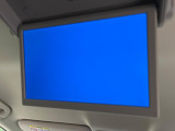 【フリップダウンモニター】大画面モニターで後席でもエンタメをお楽しみいただけます。小さなお子様にも大人気の装備です♪