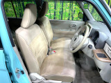 運転席シート廻りは使用感も少なく、良好な状態となっています。丁寧に使われていたことがよくわかりますね。