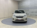 お車購入のポイントとなるフロントマスクです!シャープな目つきが印象的なデザインのヘッドランプです。