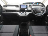 ◆視界広々で非常に運転しやすくロングドライブでも疲れを感じさせないすっきりとまとまったインパネ周りです。