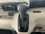 オートマチックシフトレバーは、手になじみ操作しやすい形状で安全運転にもつながります♪