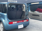 特徴的なキューブの横開きバックドア☆後ろの狭い場所でも少しだけ開けられて便利です♪