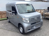 自社整備工場で点検整備をおこなってからお渡ししています。車検が残っている場合は『12ヶ月点検整備』を、車検整備付きの場合は『車検整備』をおこないます。整備費用は車両本体価格に含まれています。