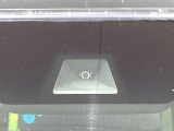 【ホンダセンシング】走行中に前方の車両等を認識し、衝突しそうな時は警報とブレーキで衝突回避と被害軽減をアシスト。より安全にドライブをお楽しみいただけます。