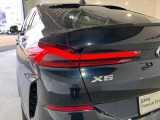 リアランプ 立体的な造形としてBMWらしい個性的なリアビューを明確化しました。