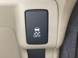 VSA装備車です。VSAはドライバーの操作と車の動きを見守っています。もし車の挙動が乱れたとき、4輪別々にブレーキをかけたり、エンジンパワーをしぼることによって車を安定させます。