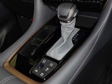 電動パーキングブレーキ・ブレーキホールドを装備してます。ホールド機能は信号待ちが多い一般道で疲労軽減になり、大好評です!