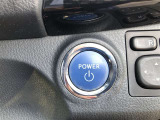 エンジンスタートスイッチです。キーが車内にあれば、エンジンの始動や停止はスイッチを押すだけ!キーを取り出す手間を省き、ワンプッシュで操作できるので簡単でスムーズです。
