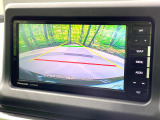 【バックカメラ】駐車時に後方がリアルタイム映像で確認できます。大型商業施設や立体駐車場での駐車時や、夜間のバック時に大活躍!運転スキルに関わらず、今や必須となった装備のひとつです!