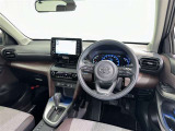 運転席まわりです。 各操作スイッチは使いやすい位置に配置されてます。