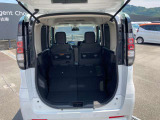 シートをすべて倒すとこんなに広々。たくさん荷物を積めます。これだけのスペースであればかなりの荷物が載せられます☆
