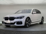 一目で伝わるBMW特有のスポーティーなプロポーションは、BMWの走行性能を生み出すのに欠かせない要因の一つです。細部まで拘りぬいたお車をぜひ一度ご覧ください!