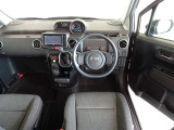 視界良好、操作しやすい運転席です。