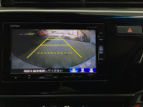 【バックカメラ】運転が苦手な方も車庫入れラクラクです!ギアをリバースに入れれば自動的に切り換わりますので、面倒な操作は不要です♪狭い駐車場もお車を傷つけず安心ですね!