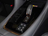 電動パーキングブレーキ・ブレーキホールドを装備してます。ホールド機能は信号待ちが多い一般道で疲労軽減になり、大好評です!
