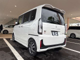 後ろ姿とサイドのバランスが分かる一枚。テール周りの印象や角の状態、荷室のイメージも掴めます。