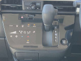 オートエアコンで温度調整も楽チン!四季を問わず快適に運転することが出来ます。