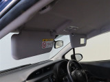 運転席のサンバイザーにはバニティーミラーが内蔵されております。