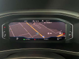 デジタルメータークラスター装備。運転される方の正面に大画面のナビを映しだす事で走行中のナビ案内も簡単に確認出来ます。