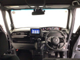 【前方視界】開放的な前方視界!運転がしやすく疲れにくいです♪窓が大きく、見通しがとっても良いおクルマですよ♪