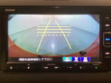 バックでの車庫入れも安心です! リアカメラが付いているバックモニター付のナビを装備しております。操作線もついており距離感も画面から確認できます。