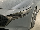 LEDヘッドライトは、点灯の瞬間から最大光量を発揮し、突然暗くなるトンネルなどでの安定感を高めます。