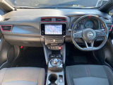 リーフニスモの運転席周りの画像です。