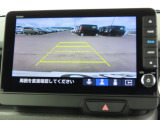 リアワイドカメラシステム!従来の視野に加えて、後方側方を約180&deg;まで見えるワイドビューと、後方を真上から見たような視野で駐車時などに便利なトップダウンビューの3つの視野があります!