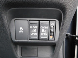 後部座席への乗り降りも便利な電動スライドドア!スマートキーや運転席のコントローラーでも開閉操作ができます。