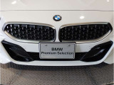 【キドニーグリル】BMWは約90年もの間、ほぼ全ての車両にひと目でBMWだと分かるこの特徴的なフロントグリルが備えられ、デザイン・アイコンとして親しまれてきました。
