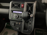 シフトレバーは扱いやすいインパネシフトです!オートエアコンも装備ですよ♪