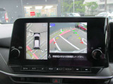 上空から見下ろしているかのように駐車できるアラウンドビューモニター。車庫入れや縦列駐車に役立ちます。