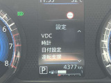 【運転支援】メーター中央部ディスプレイで車両状態の表示や、安全機能の設定・変更が行えます。