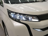 LEDヘッドランプ。消費電力も少なく寿命も長いのがLEDの特徴。HIDのような点灯のタイムラグもなくパッと明るくなるのも特徴です。