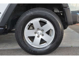 255/70R18 純正18アルミホイールを装着致します。