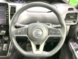 【純正革巻きステアリング】上質な革を使用することで、手にしっかり馴染みとても運転しやすいハンドルです♪