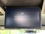 【12.8型フリップダウン】大画面モニターで後席でもエンタメをお楽しみいただけます。家族や友人とお出かけする機会が多い方に大人気です♪