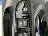 狭い駐車場で便利な電動格納ドアミラーが付いています。