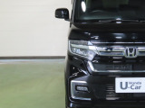 LEDヘッドライトは、点灯の瞬間から光量を発揮し、突然暗くなるトンネルなどでの安定感を高めます。
