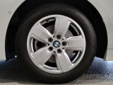BMW純正アルミホイールです。納車時にはアルミホイールコーティングも承っております!是非ご検討下さいませ。