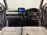 【前方視界】開放的な前方視界!運転がしやすく疲れにくいです♪窓が大きく、見通しがとっても良いおクルマですよ♪
