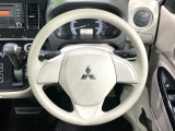 インテリアに合わせたデザインのステアリングは、運転される方のことも考え、運転しやすい形状、大きさです。是非一度、実際に触ってお確かめください。
