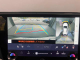 バックガイドモニター。車庫入れ時に進行方向をガイドしてくれるので安心です。
