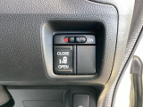 【助手席側パワースライドドア】です。リモコンや運転席のスイッチ操作で楽々自動開閉。