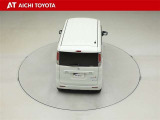 後方視界は、大きなバックドアガラスを採用し、十分確保されています。この車には、バックカメラとリヤセンサーが付いています。ご安心ください。