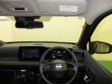 ドライバー目線で、使いやすく安全操作性と良好な視界を実現した運転席です。