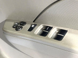 【電動格納ミラー】サイドミラーは電動格納式となっており、狭い駐車場でもキズがつくリスクを抑えられます。